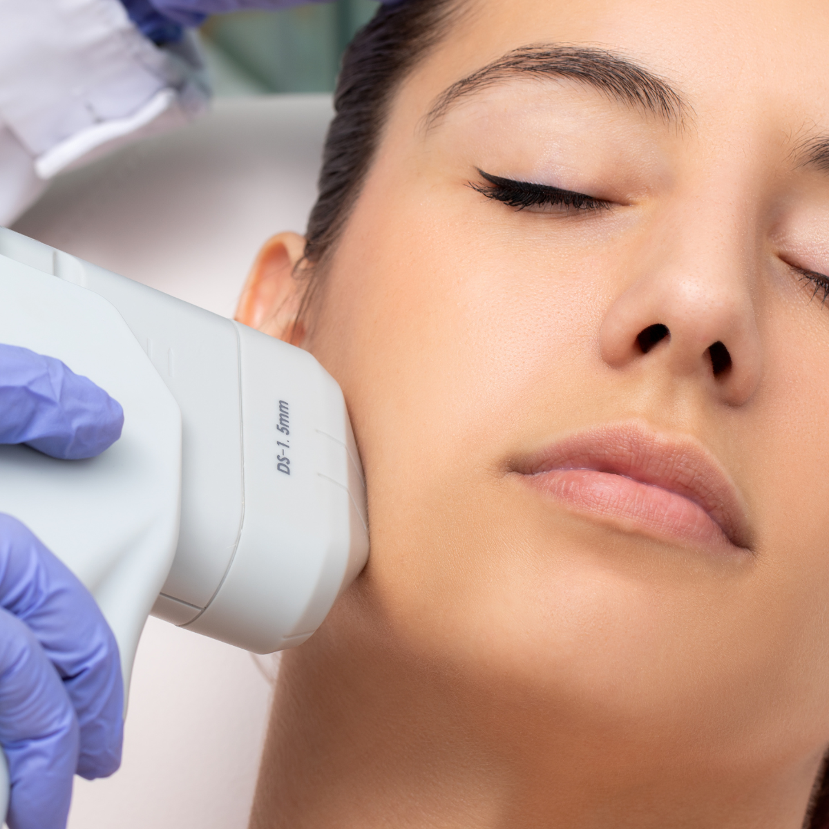 Ultrasonic 9D · Lifting Facial