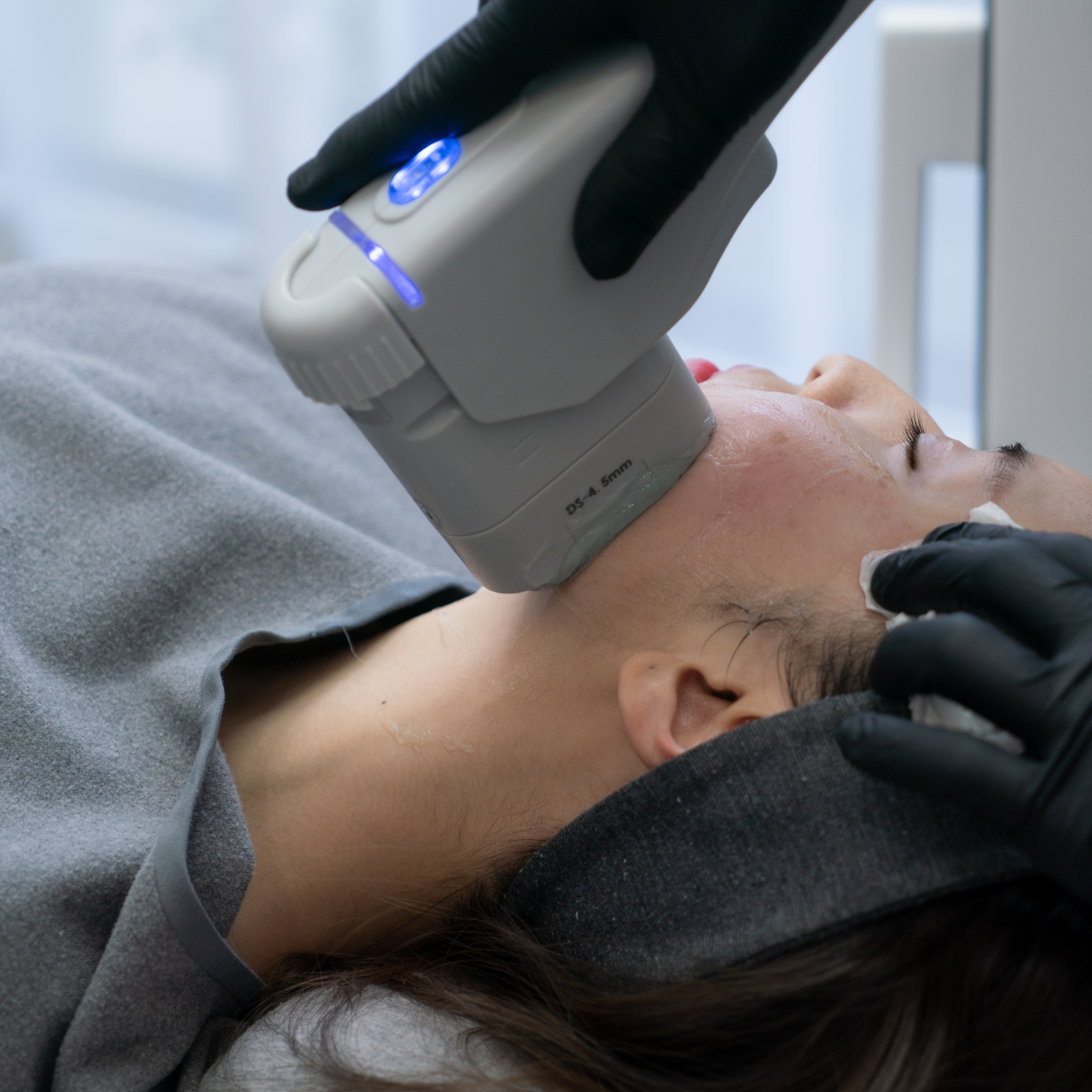 Ultrasonic 9D · Lifting Facial